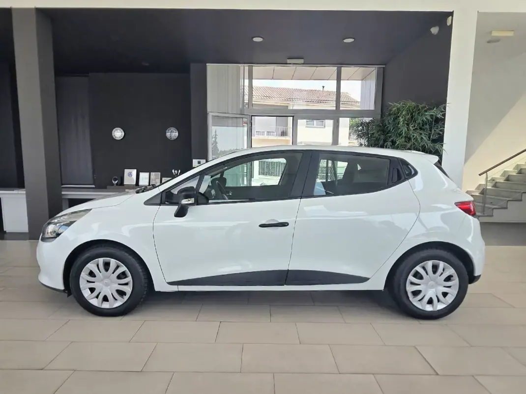 Renault Clio 1.5 Dci Van 2014 - 5750 EUR, 192158 km - AUTO.MOTO.pt - 192158km - foto 3 de 15