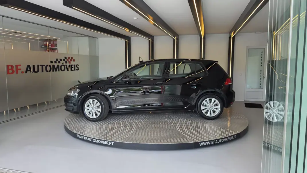 Volkswagen Golf 2013 - 7900 EUR, 207049 km - AUTO.MOTO.pt - 207049km - foto 13 de 54