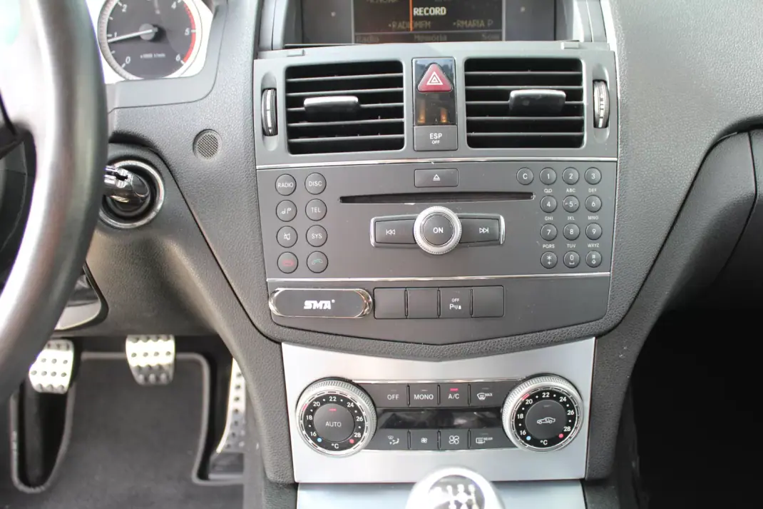 Mercedes-Benz C 250 2008 - 12990 EUR, 241176 km - AUTO.MOTO.pt - 241176km - foto 15 de 18