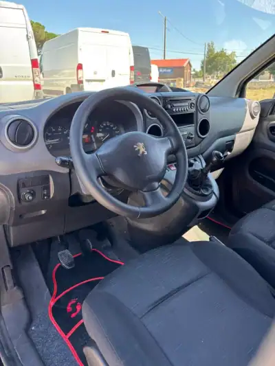 Peugeot Partner 2012 - 7750 EUR, 219000 km - AUTO.MOTO.pt - 219000km - foto 5 de 7