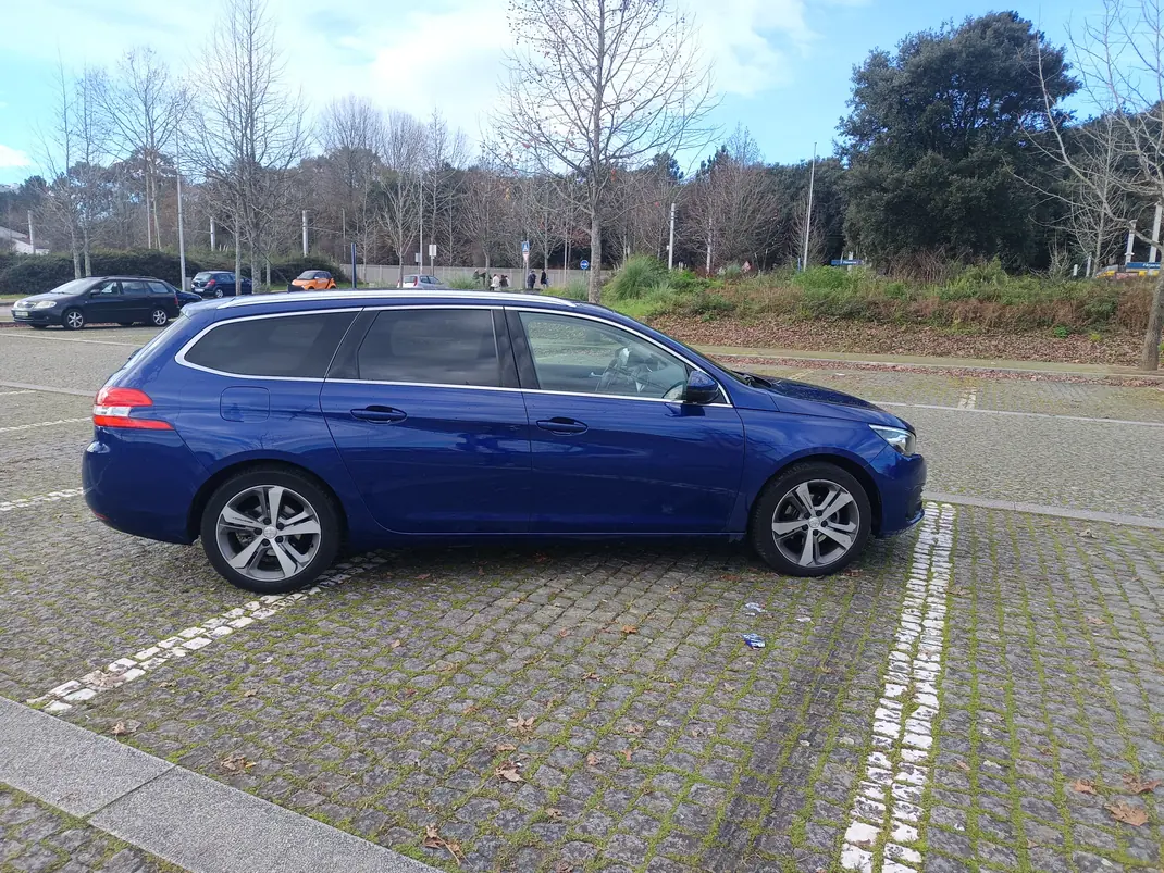 Peugeot 308 SW 2019 - 10500 EUR, 200000 km - AUTO.MOTO.pt - 200000km - foto 4 de 8