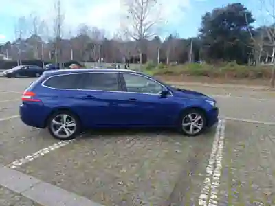 Peugeot 308 SW 2019 - 10500 EUR, 200000 km - AUTO.MOTO.pt - 200000km - foto 4 de 8