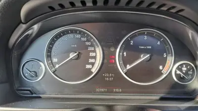 BMW 520 2011 - 11900 EUR, 331971 km - AUTO.MOTO.pt - 331971km - foto 17 de 27