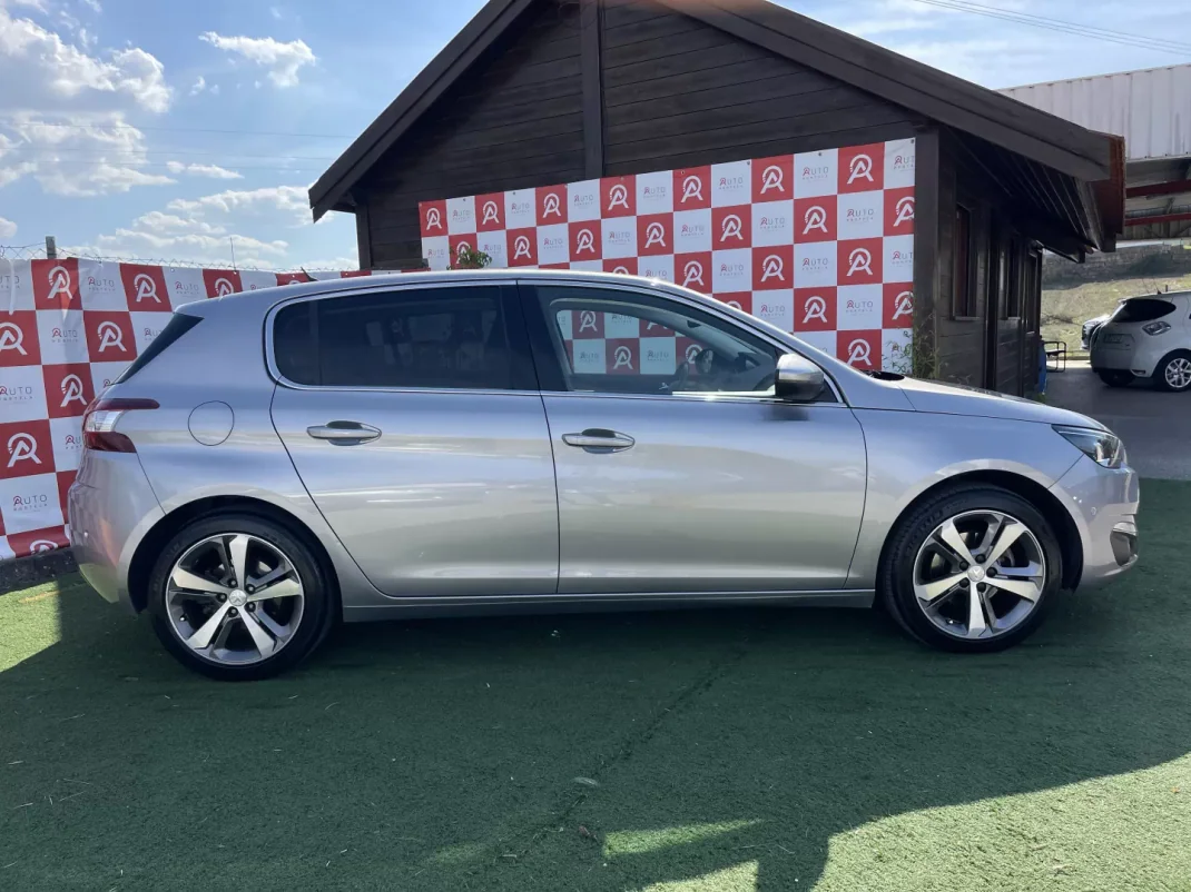 Peugeot 308 2014 - 12490 EUR, 143165 km - 143165km - foto 2 de 22