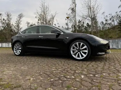 Tesla Model 3 2020 - 21500 EUR, 106000 km - AUTO.MOTO.pt - 106000km - foto 16 de 18