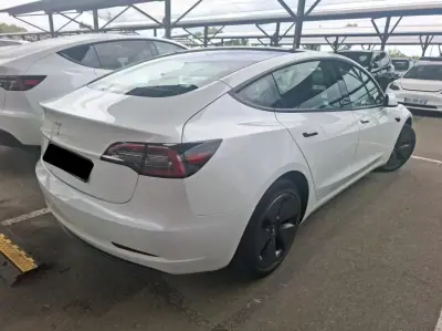 Tesla Model 3 2023 — foto 4 de 6