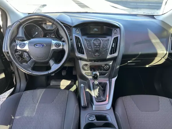 Ford Focus SW 2013 - 9000 EUR, 221936 km - AUTO.MOTO.pt - 221936km - foto 7 de 13