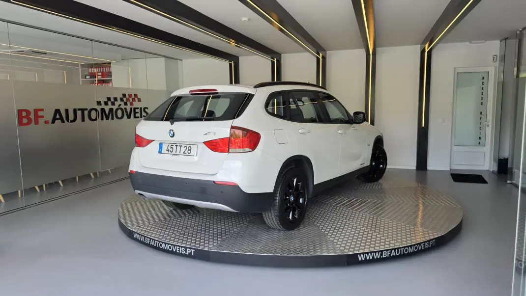 BMW X1 2009 - 13900 EUR, 234438 km - AUTO.MOTO.pt - 234438km - foto 18 de 59