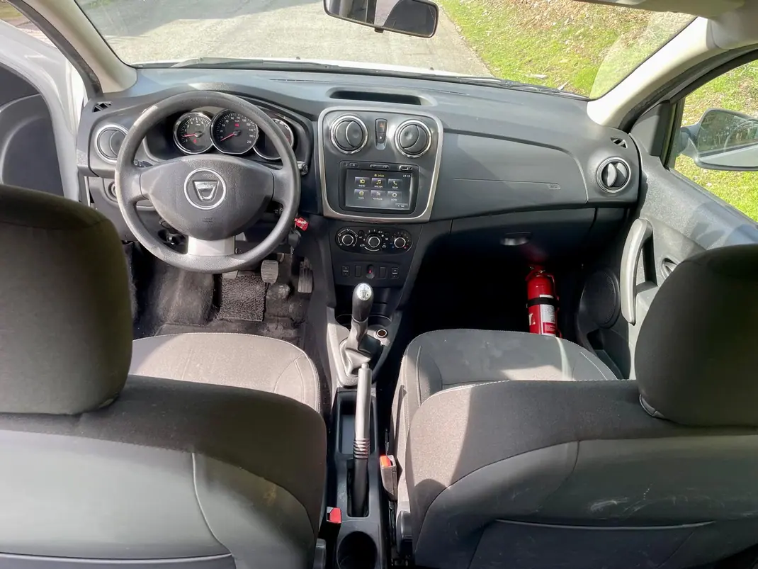 Dacia Sandero 2013 - 7490 EUR, 189000 km - AUTO.MOTO.pt - 189000km - foto 3 de 13