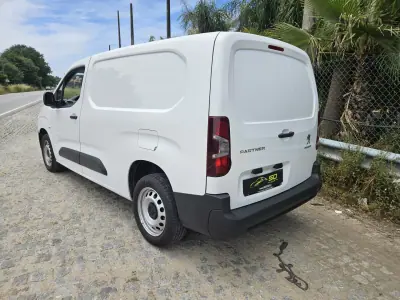 Peugeot PARTENER 2018 - 11500 EUR, 212000 km - AUTO.MOTO.pt - 212000km - foto 4 de 6