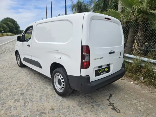 Peugeot PARTENER 2018 - 11500 EUR, 212000 km - AUTO.MOTO.pt - 212000km - foto 4 de 6
