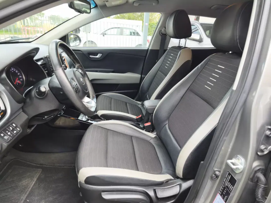 Kia Stonic 2019 - 15900 EUR, 32000 km - AUTO.MOTO.pt - 32000km - foto 8 de 15