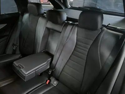 Mercedes-Benz E 300 2022 - 35950 EUR, 122245 km - AUTO.MOTO.pt - 122245km - foto 7 de 43