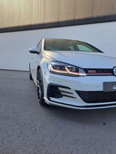 Volkswagen Golf 2019 - 28900 EUR, 108000 km - AUTO.MOTO.pt - 108000km - foto 20 de 32
