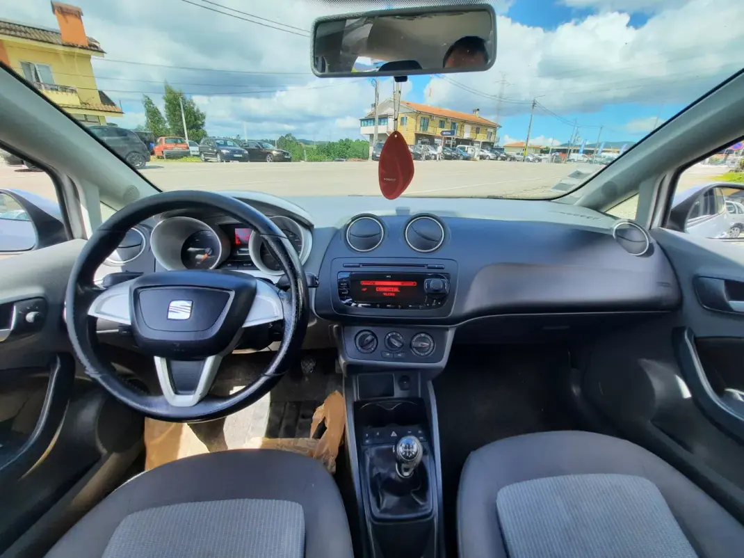 SEAT Ibiza 2011 - 6950 EUR, 246456 km - AUTO.MOTO.pt - 246456km - foto 8 de 8