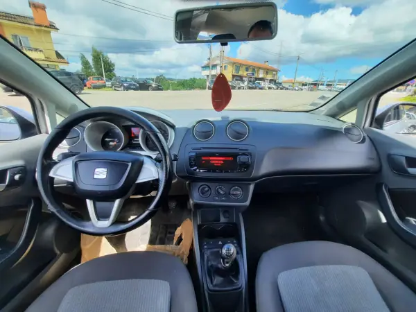 SEAT Ibiza 2011 - 6950 EUR, 246456 km - AUTO.MOTO.pt - 246456km - foto 8 de 8