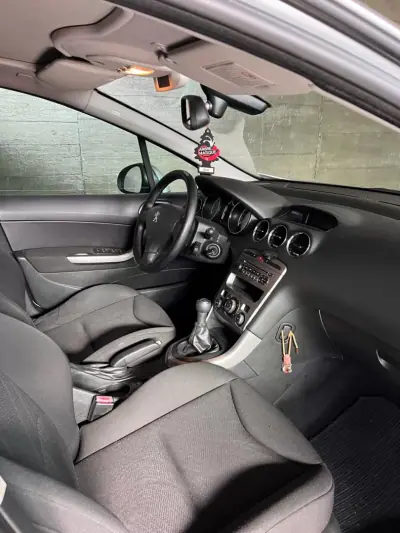 Peugeot 308 SW 2012 - 5500 EUR, 366000 km - AUTO.MOTO.pt - 366000km - foto 6 de 7