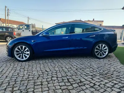 Tesla Model 3 2019 - 22900 EUR, 173000 km - AUTO.MOTO.pt - 173000km - foto 4 de 19