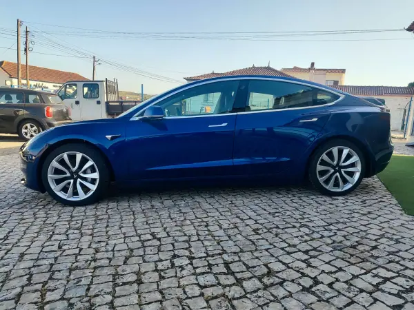Tesla Model 3 2019 - 22900 EUR, 173000 km - AUTO.MOTO.pt - 173000km - foto 4 de 19