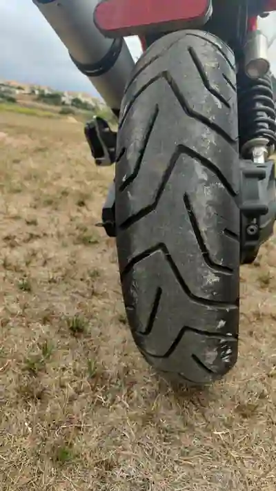 Moto Guzzi V85 TT Adventure E4 2019 — foto 6 de 7