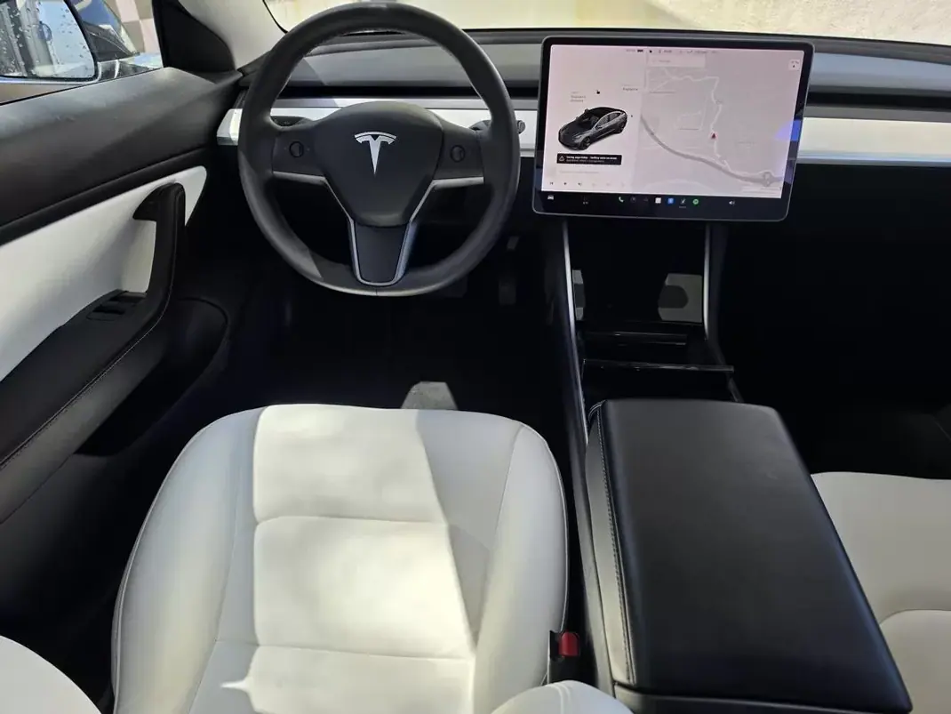 Tesla Model 3 2020 - 23900 EUR, 133000 km - AUTO.MOTO.pt - 133000km - foto 11 de 17