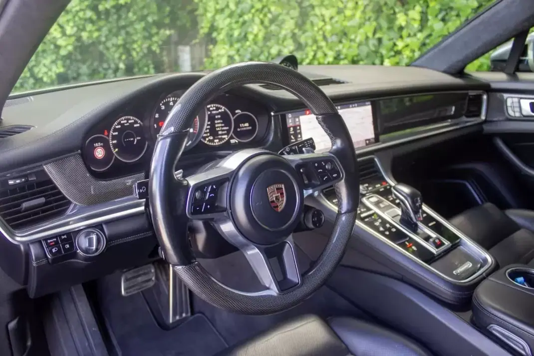 Porsche Panamera Sport Turismo 2017 - 61900 EUR, 160000 km - AUTO.MOTO.pt - 160000km - foto 12 de 22