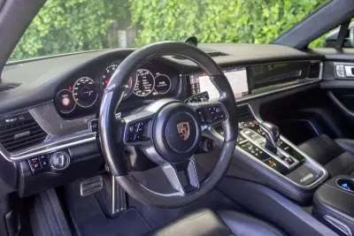 Porsche Panamera Sport Turismo 2017 - 61900 EUR, 160000 km - AUTO.MOTO.pt - 160000km - foto 12 de 22