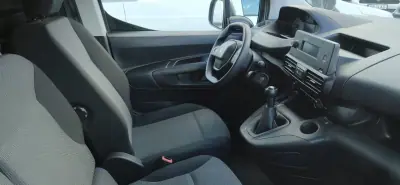 Peugeot 2019 - 13990 EUR, 69037 km - AUTO.MOTO.pt - 69037km - foto 4 de 4