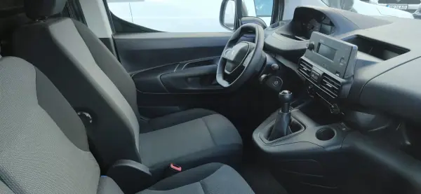Peugeot 2019 - 13990 EUR, 69037 km - AUTO.MOTO.pt - 69037km - foto 4 de 4
