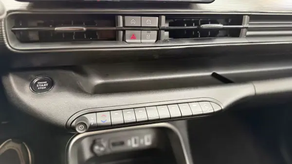 Jeep Avenger 2024 - 20900 EUR, 12166 km - AUTO.MOTO.pt - 12166km - foto 18 de 25