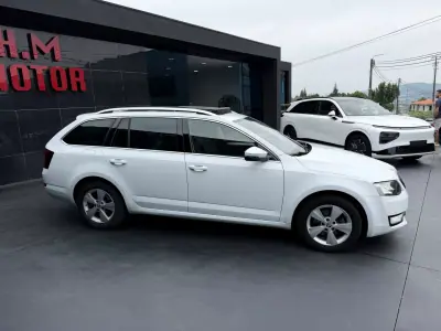 Skoda Octavia Break 2015 - 10500 EUR, 156000 km - AUTO.MOTO.pt - 156000km - foto 3 de 14