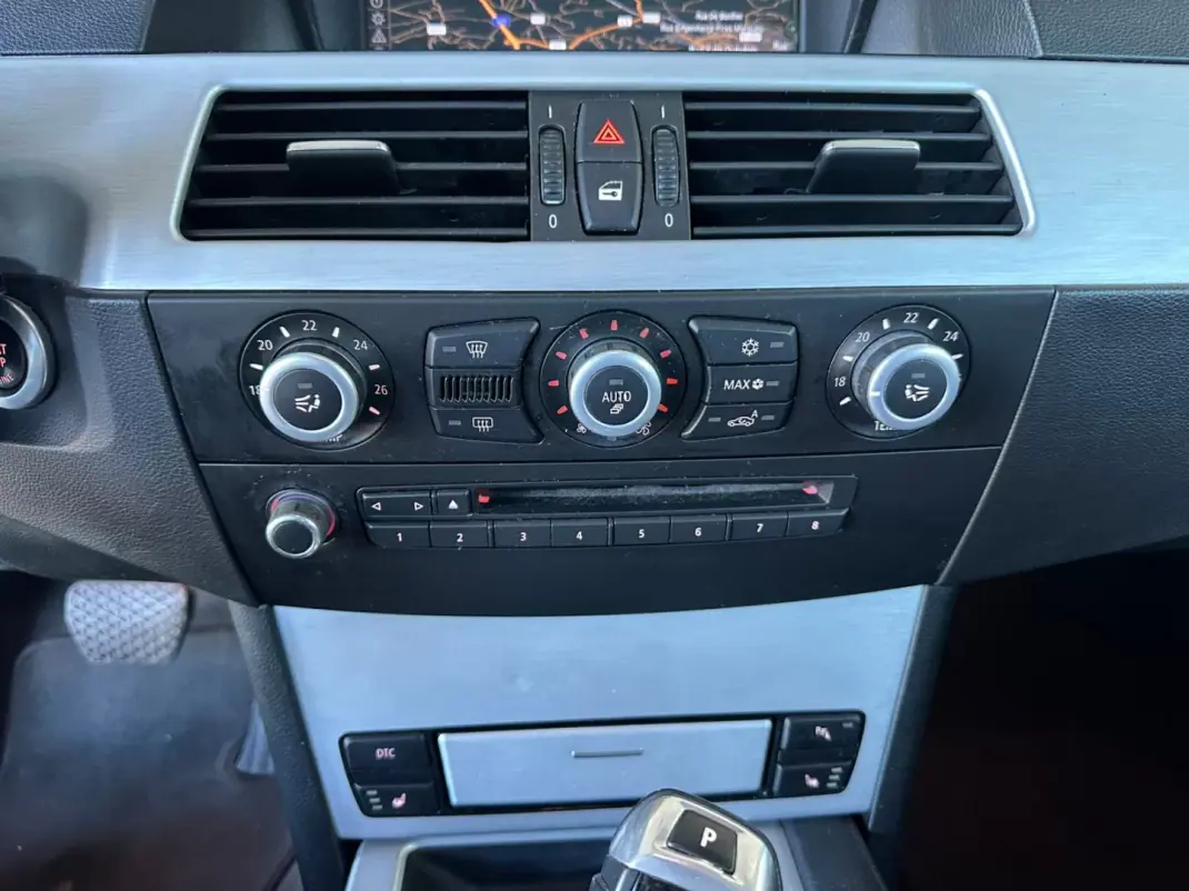BMW 520 2009 - 8900 EUR, 290100 km - 290100km - foto 23 de 36