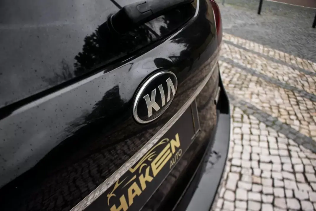Kia Carens 2018 - 10790 EUR, 241075 km - AUTO.MOTO.pt - 241075km - foto 12 de 40