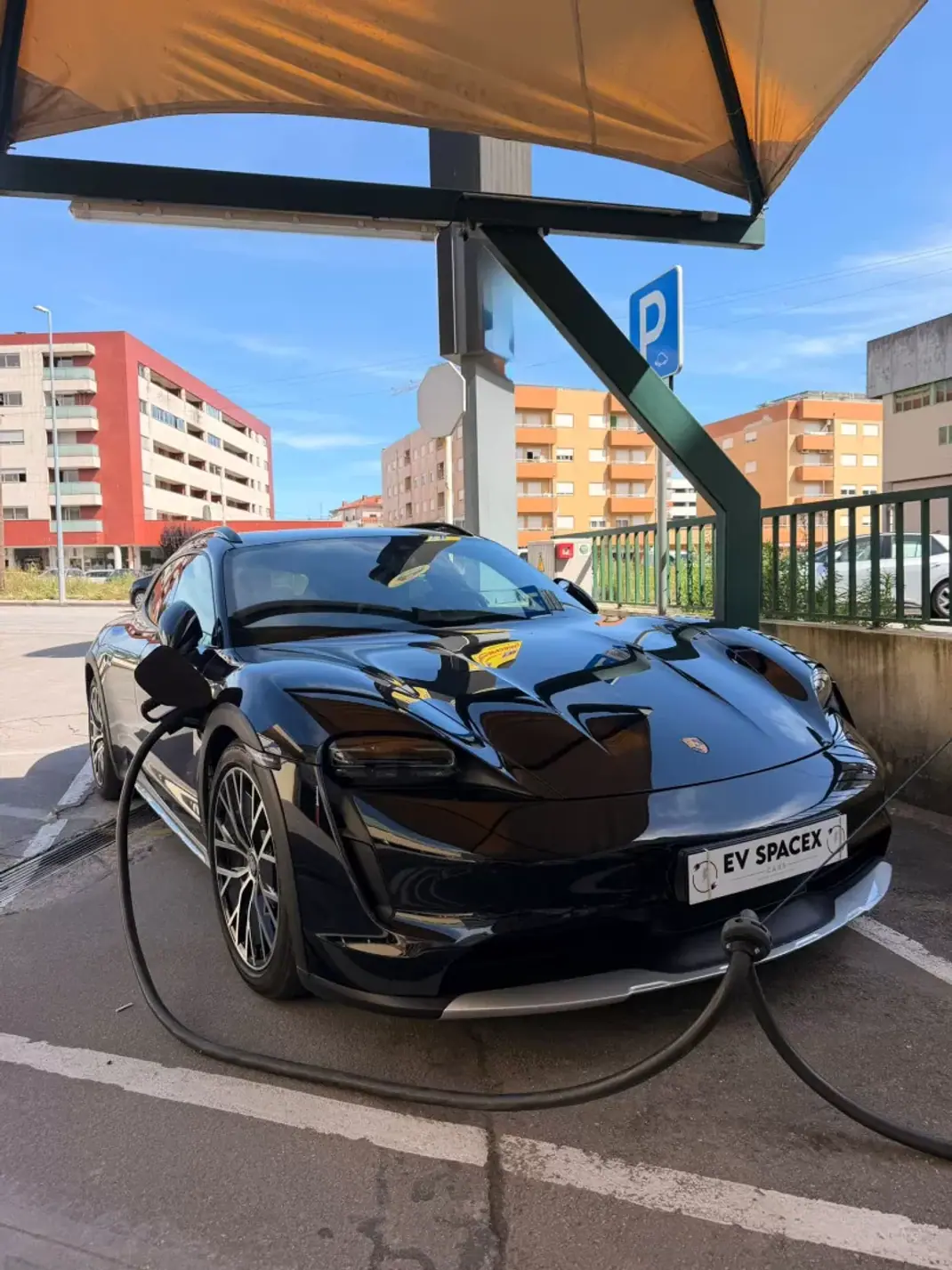 Porsche Taycan Cross Turismo 2022 - 71990 EUR, 58000 km - AUTO.MOTO.pt - 58000km - foto 1 de 5