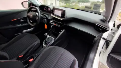 Peugeot 208 2022 - 13999 EUR, 47000 km - AUTO.MOTO.pt - 47000km - foto 25 de 37