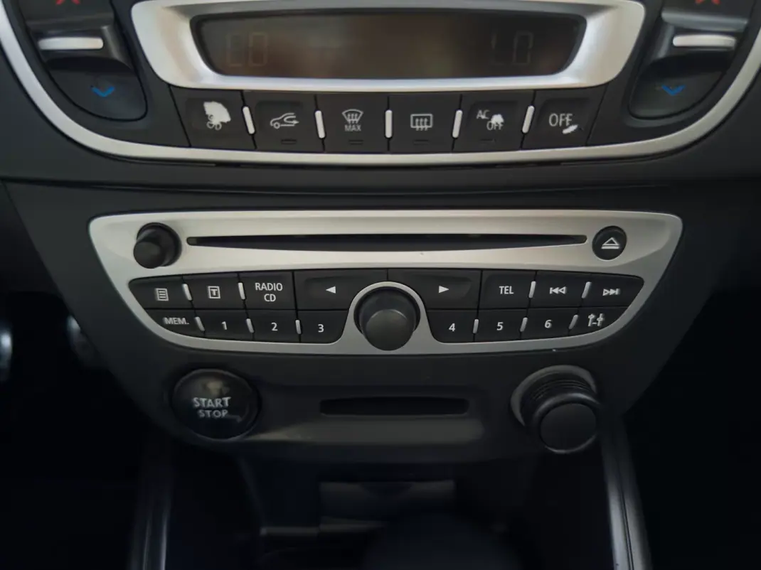 Renault Mégane Sport Tourer 2011 - 8990 EUR, 214000 km - 214000km - foto 26 de 38