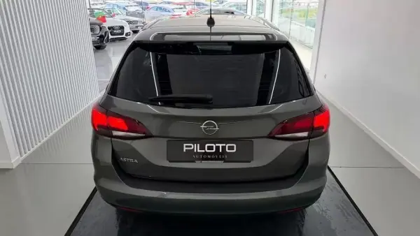 Opel Astra Sports Tourer 2019 - 10750 EUR, 156084 km - AUTO.MOTO.pt - 156084km - foto 8 de 26