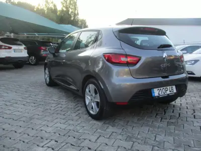 Renault Clio 2014 - 9750 EUR, 81000 km - foto 5 de 22