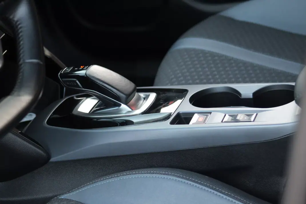 Peugeot e-2008 2020 - 19450 EUR, 54000 km - AUTO.MOTO.pt - 54000km - foto 41 de 41