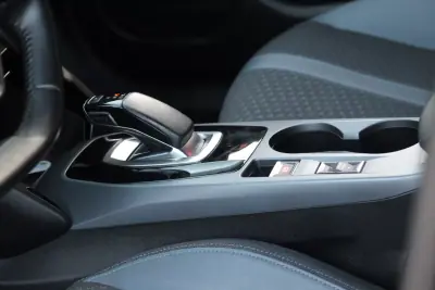 Peugeot e-2008 2020 - 19450 EUR, 54000 km - AUTO.MOTO.pt - 54000km - foto 41 de 41