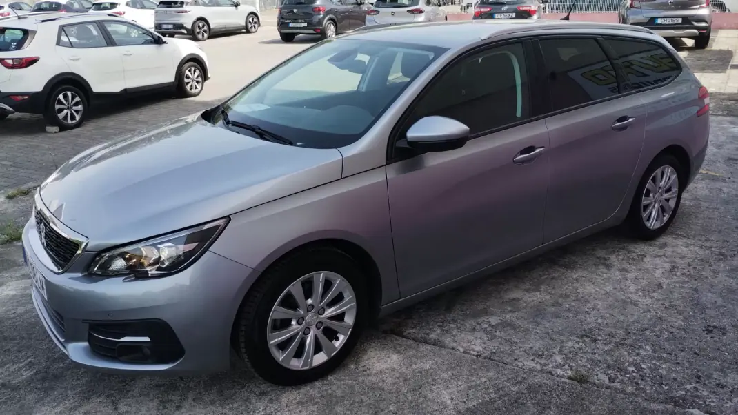 Peugeot 308 SW 2020 - 11950 EUR, 110000 km - AUTO.MOTO.pt - 110000km - foto 7 de 39