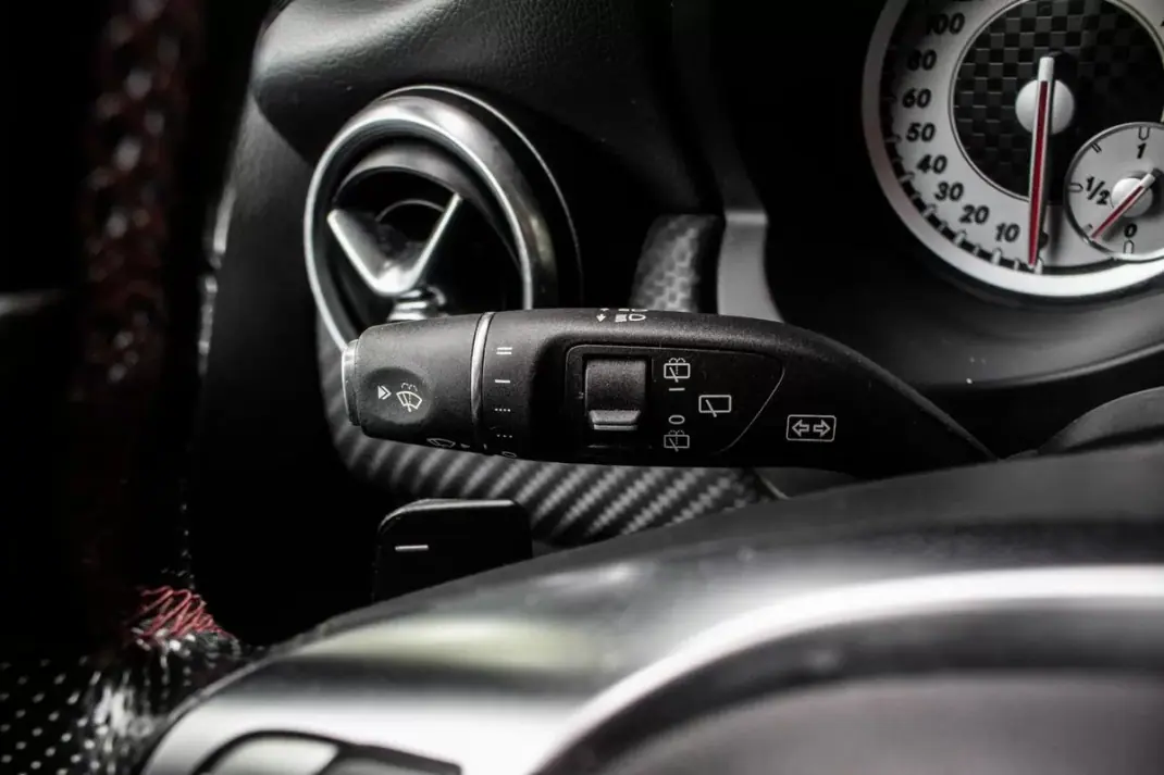 Mercedes-Benz A 180 2015 - 13990 EUR, 263650 km - AUTO.MOTO.pt - 263650km - foto 13 de 34