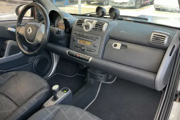 Smart Fortwo Cabrio 2010 - 4900 EUR, 97545 km - AUTO.MOTO.pt - 97545km - foto 5 de 6