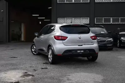 Renault Clio 2017 - 11999 EUR, 138000 km - AUTO.MOTO.pt - 138000km - foto 6 de 22