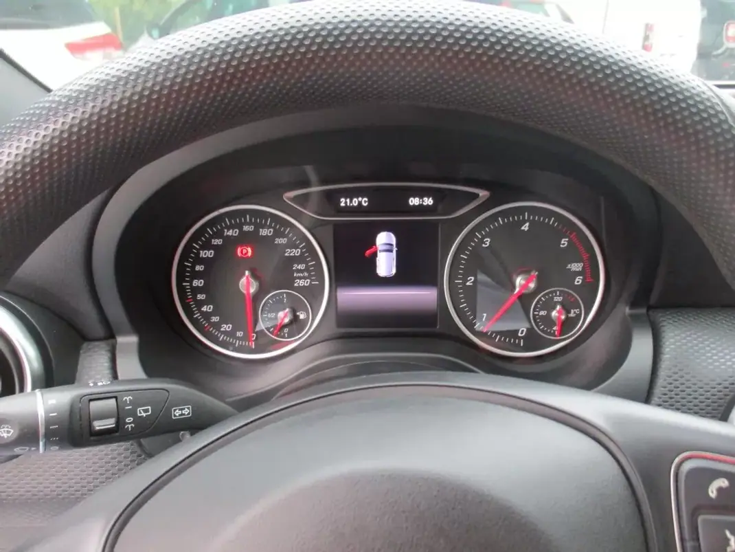 Mercedes-Benz A 180 2017 - 14990 EUR, 190000 km - 190000km - foto 11 de 26