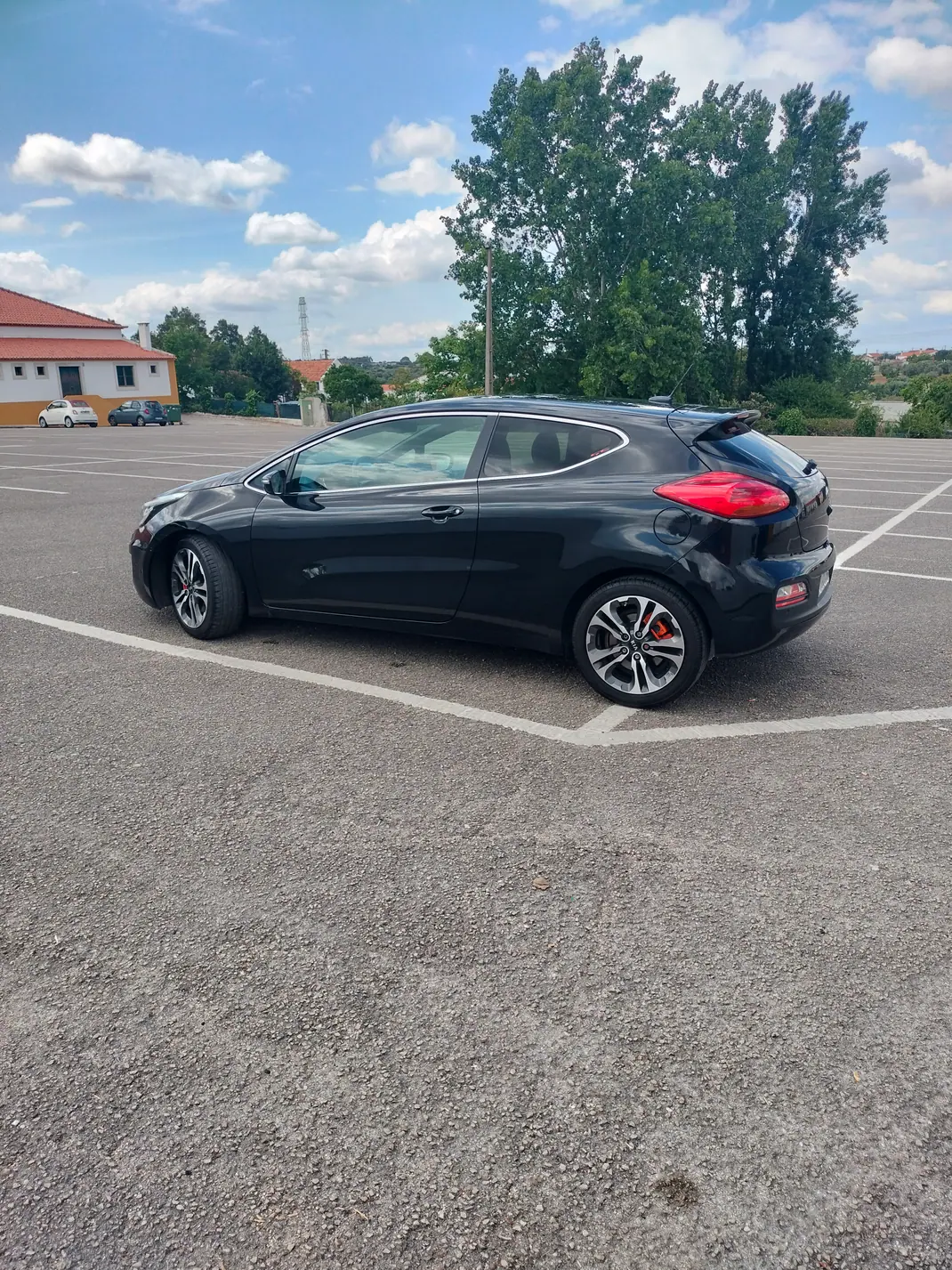 Kia ProCeed 2013 - 7500 EUR, 237000 km - AUTO.MOTO.pt - 237000km - foto 3 de 12