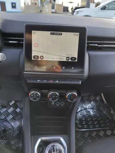 Renault Clio 2020 - 13980 EUR, 46000 km - AUTO.MOTO.pt - 46000km - foto 5 de 9