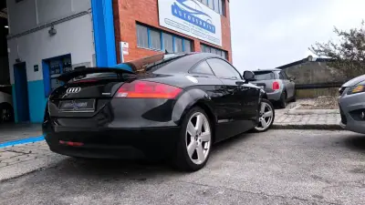 Audi TT Coupé 2006 - 11900 EUR, 198000 km - AUTO.MOTO.pt - 198000km - foto 3 de 12