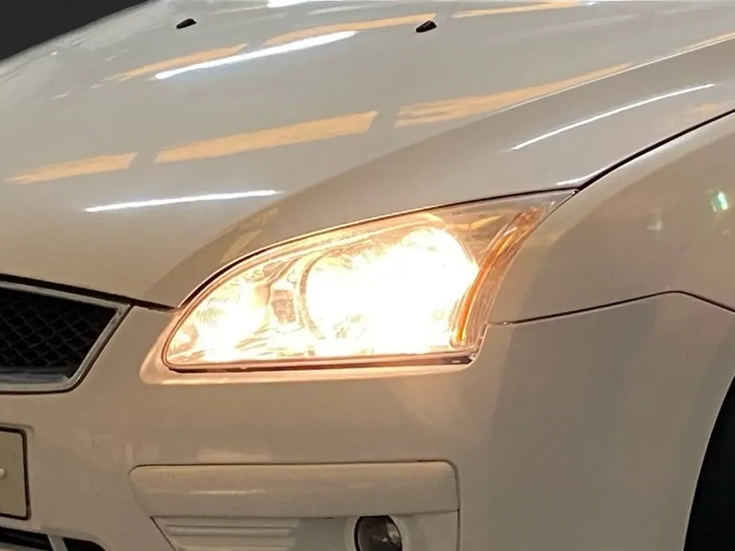 Ford Focus 2007 - 2750 EUR, 381400 km - AUTO.MOTO.pt - 381400km - foto 5 de 19