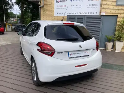 Peugeot 208 2016 - 9990 EUR, 66875 km - AUTO.MOTO.pt - 66875km - foto 7 de 23